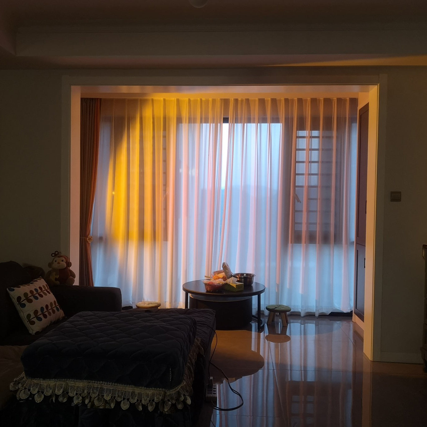 Charly | LED Color Projector Floor Lamp | Minimalist Halo Light Effect