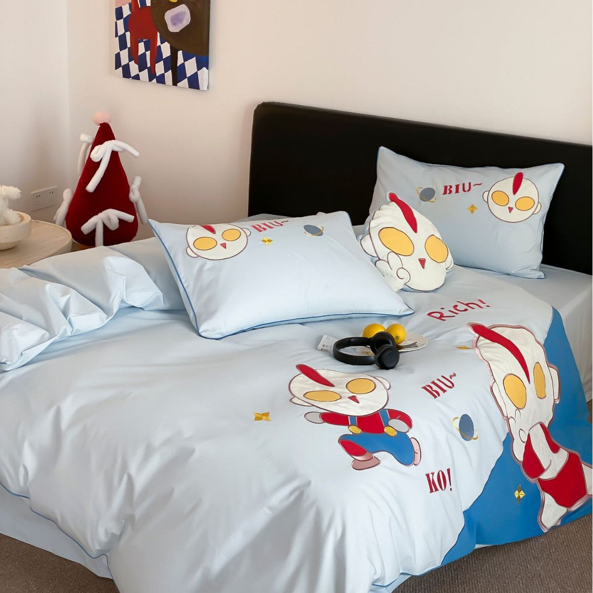 Children's Microfiber Satin Bedding Set with Comic Appliqué and 3D Quilted Pillow