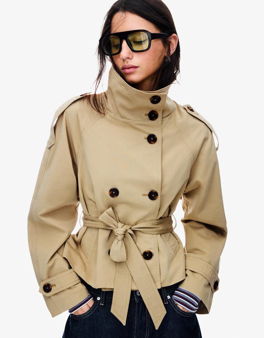 Classic and Lightweight Cropped Autumn Trench Coat in Soft Fabric