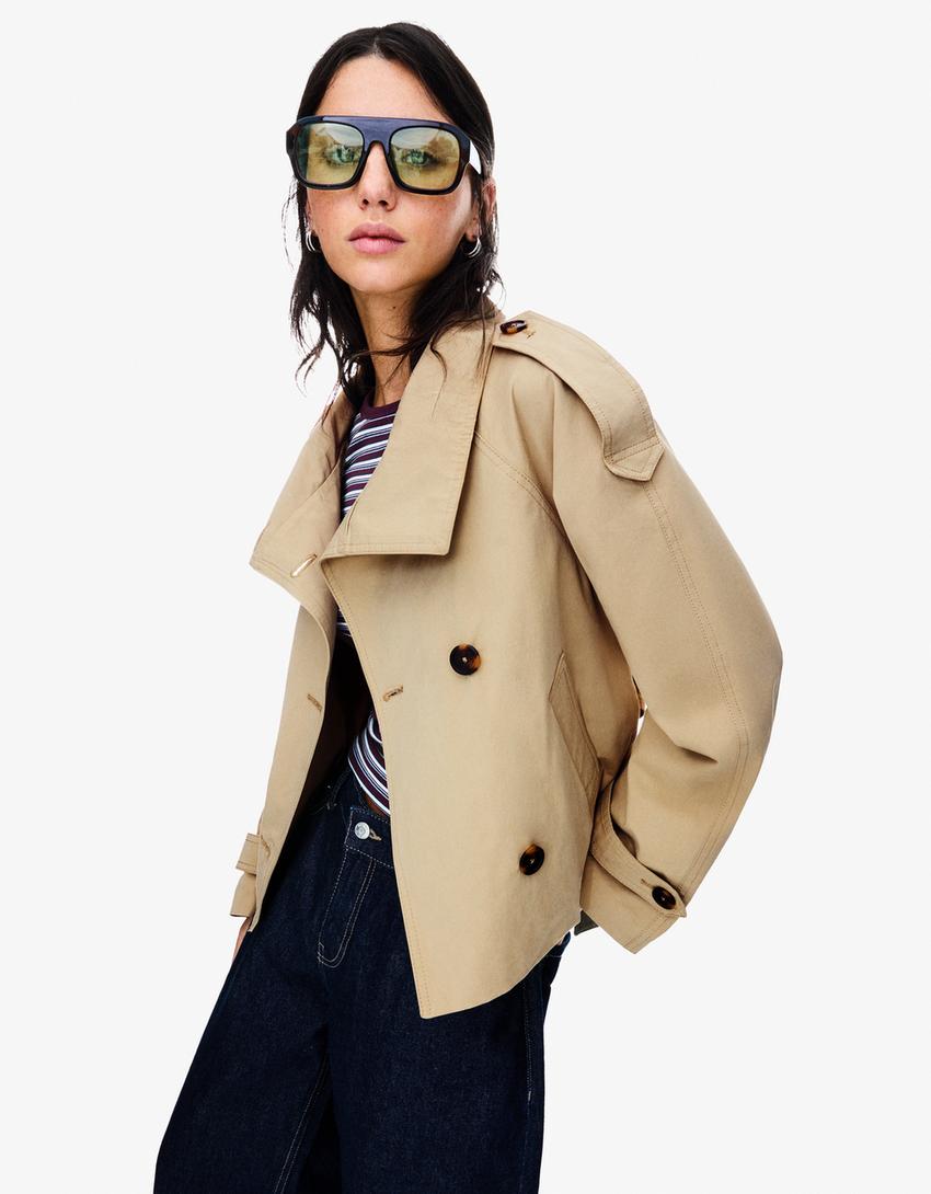 Classic and Lightweight Cropped Autumn Trench Coat in Soft Fabric