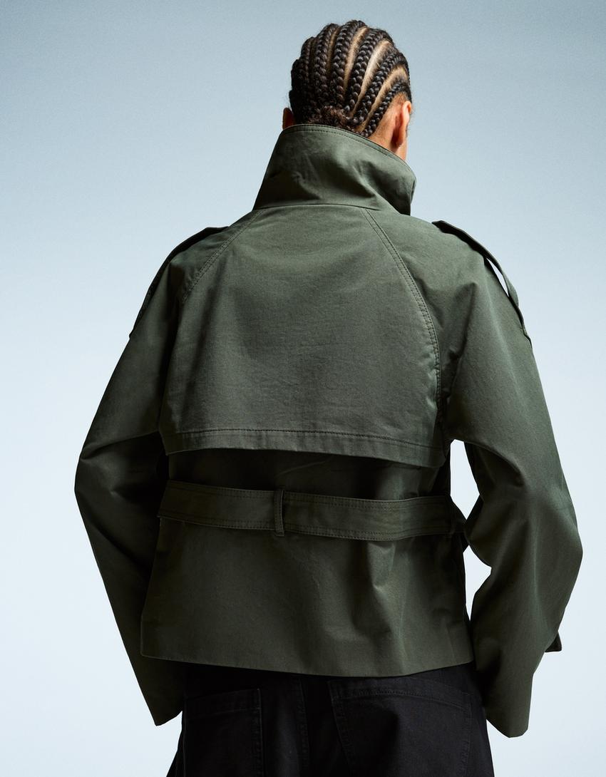 Classic and Lightweight Cropped Autumn Trench Coat in Soft Fabric