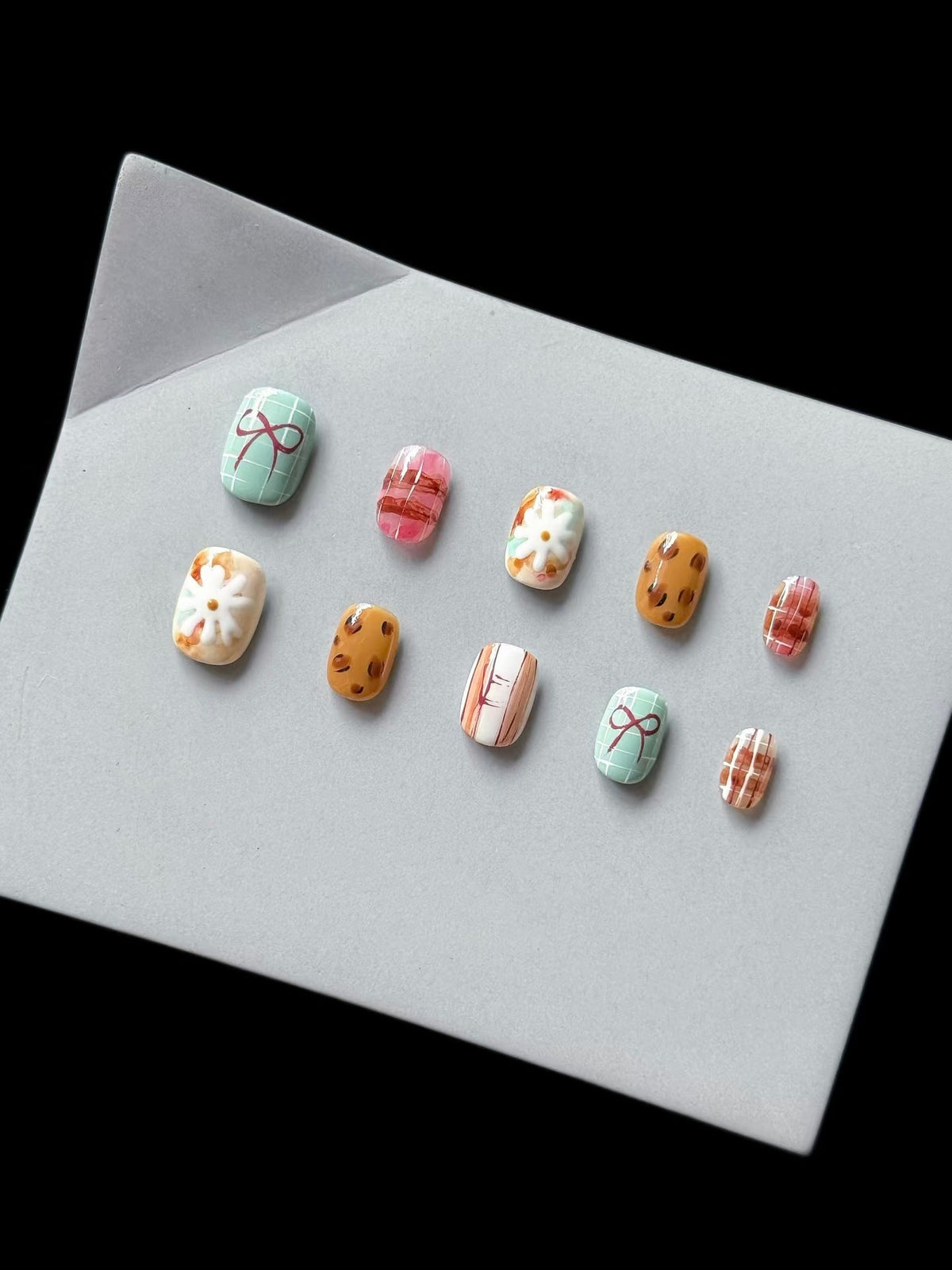 Decorative Press-On Nail Art Set