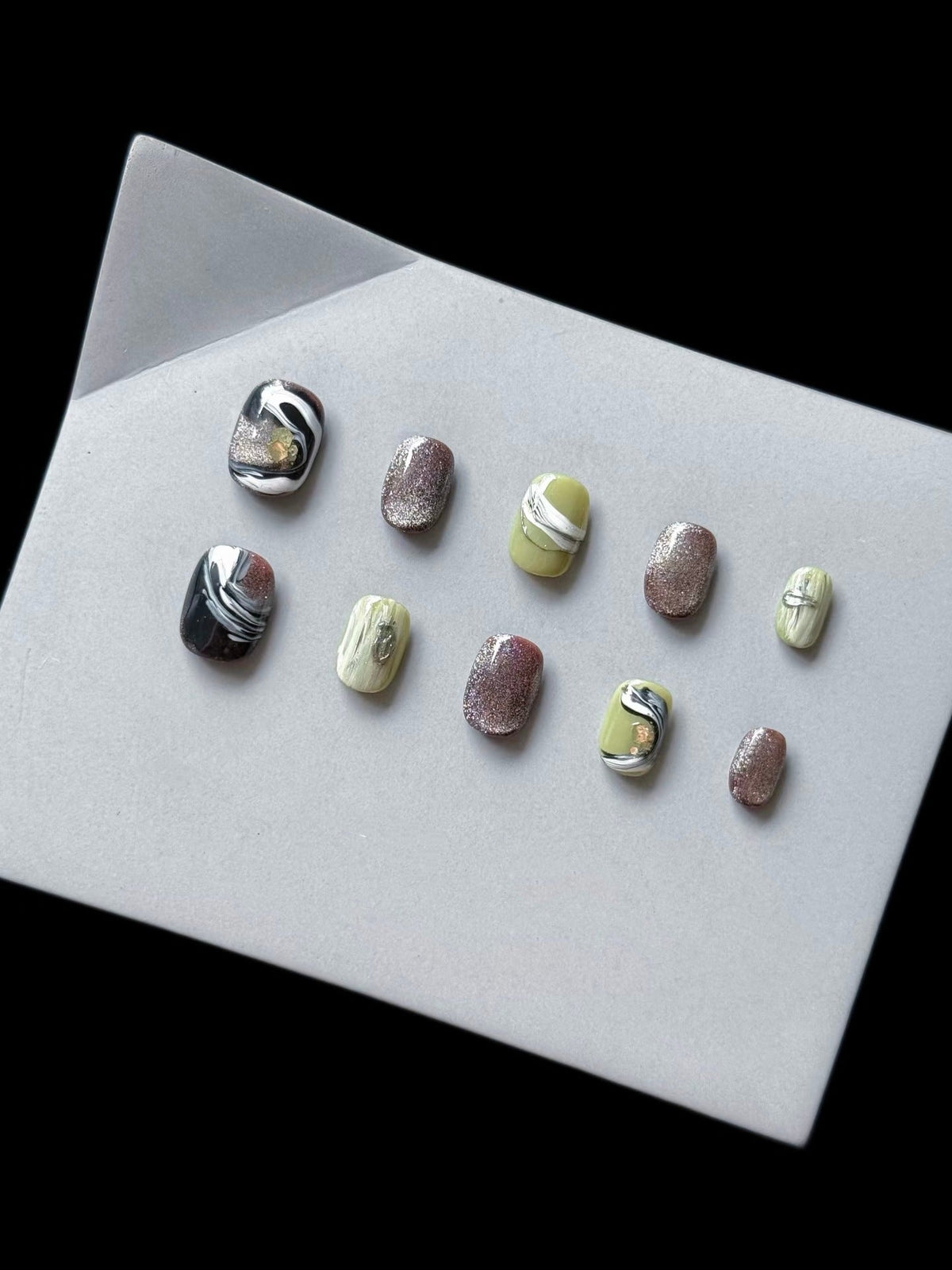 Decorative Press-On Nail Art Set