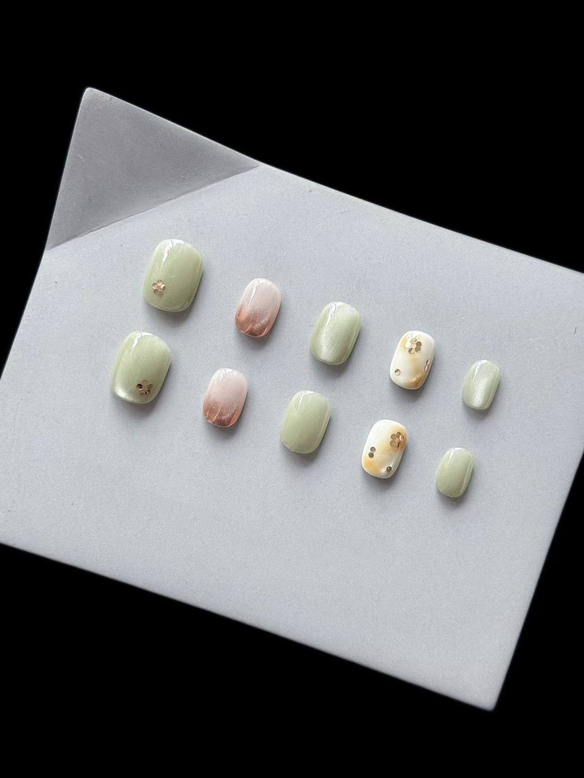 Decorative Press-On Nail Art Set