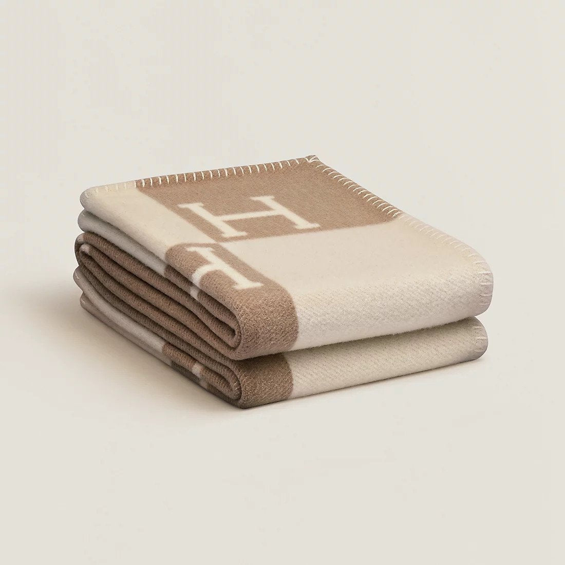 Elegant Blanket for a Stylish Home - LuxBlanket