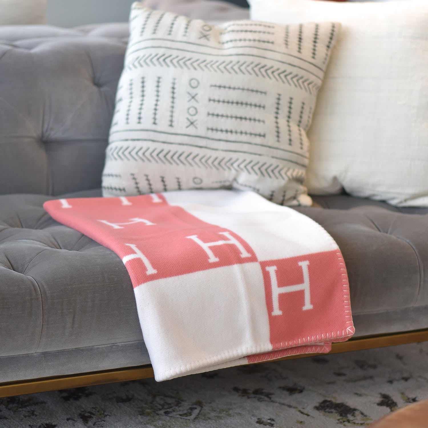 Elegant Blanket for a Stylish Home - LuxBlanket