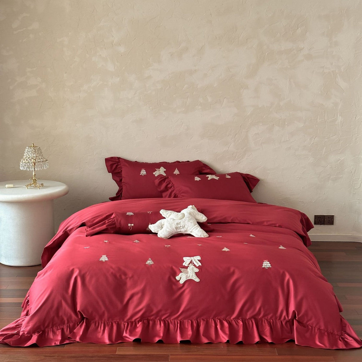 Festive Cotton Sateen Bedding Set with Ruffles and Embroidered Winter Motifs