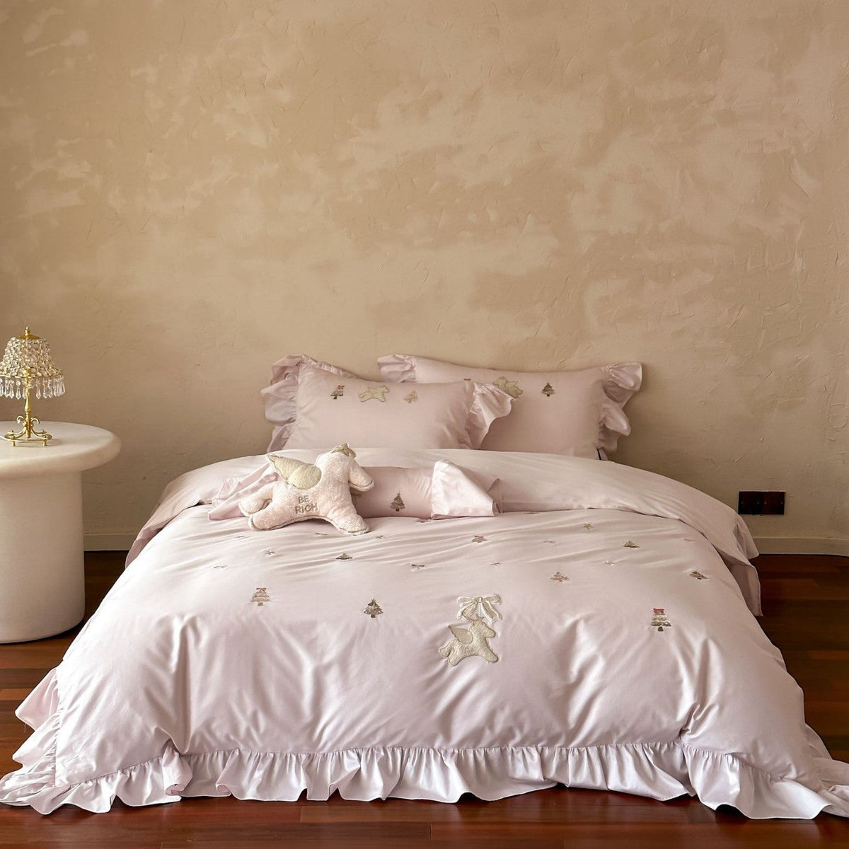 Festive Cotton Sateen Bedding Set with Ruffles and Embroidered Winter Motifs