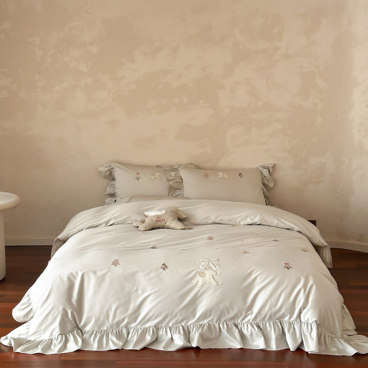 Festive Cotton Sateen Bedding Set with Ruffles and Embroidered Winter Motifs