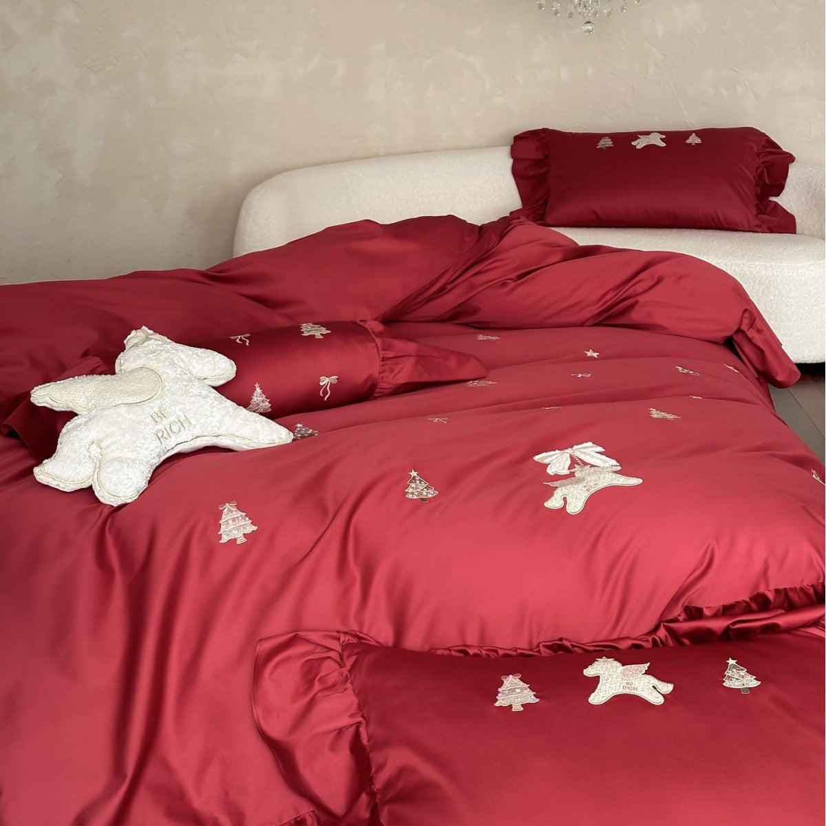 Festive Cotton Sateen Bedding Set with Ruffles and Embroidered Winter Motifs