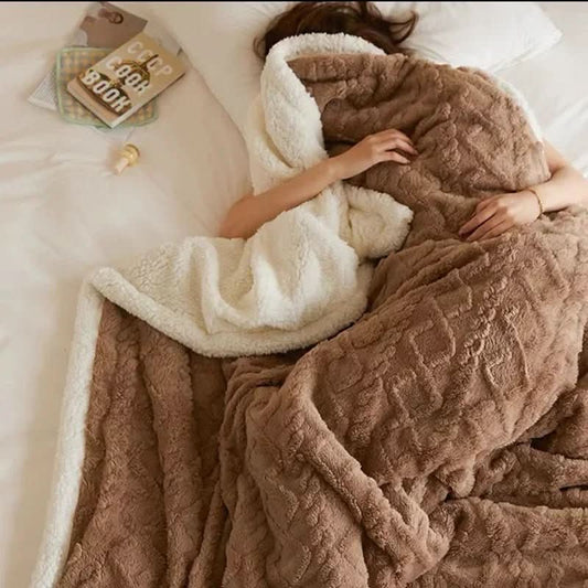 LAMMARA – Fluffy lambswool blanket for maximum warmth