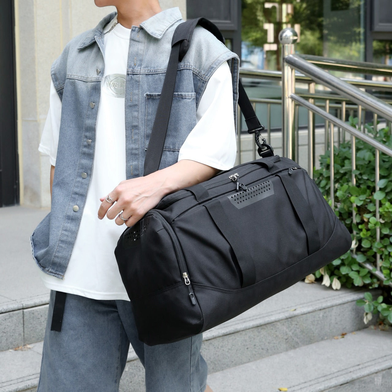 Sporty Travel Bag with Insulated Interior Compartment
