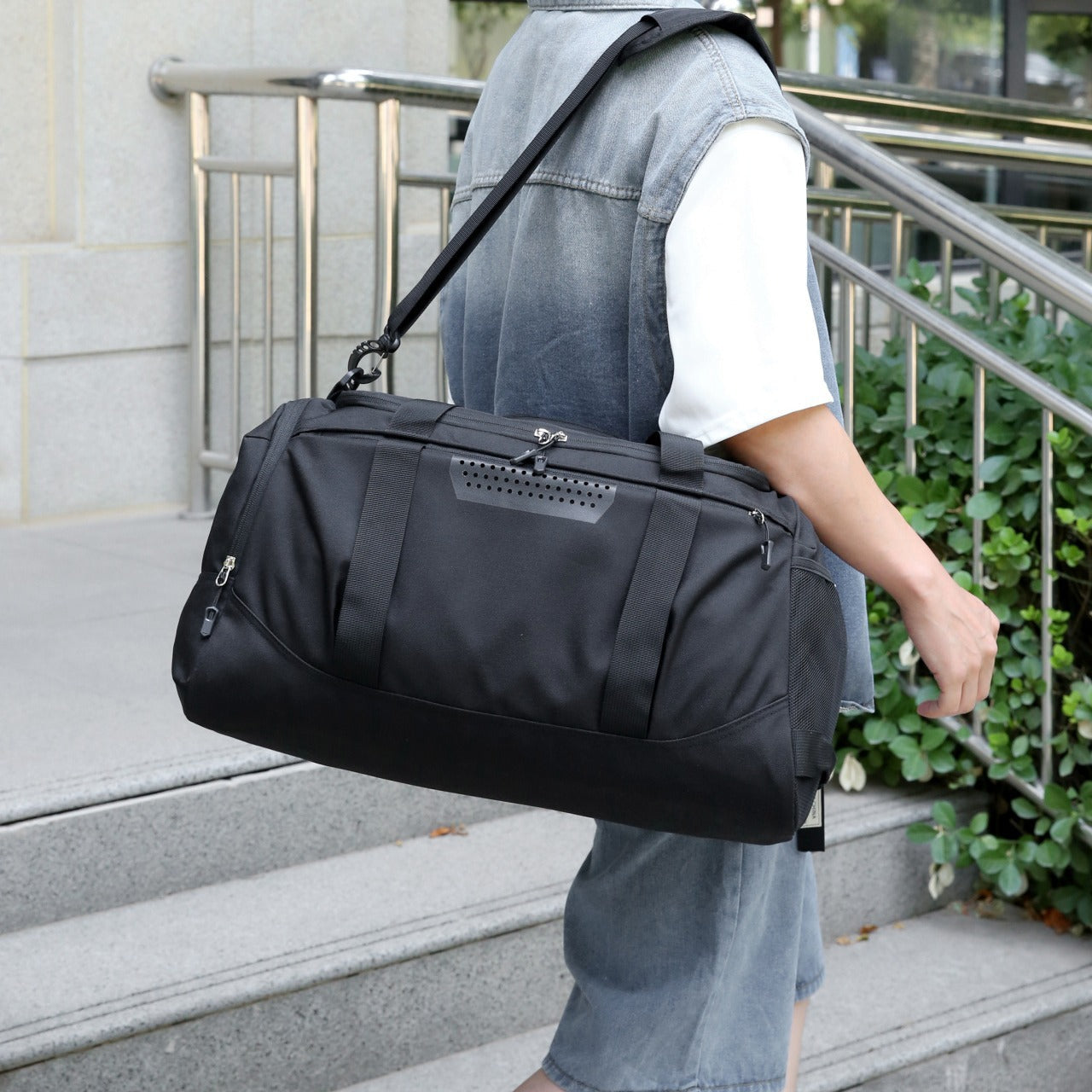 Sporty Travel Bag with Insulated Interior Compartment