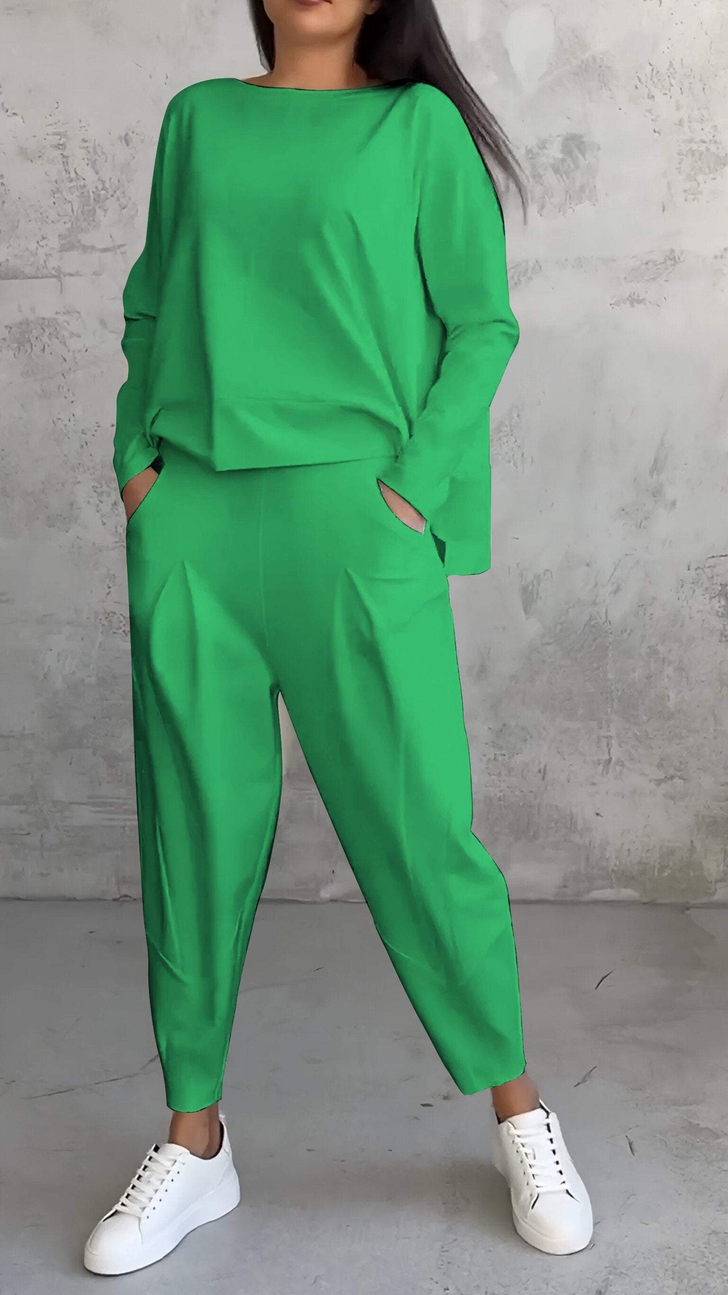 Two-Piece Leisure Suit with Round Neck and Long Sleeves