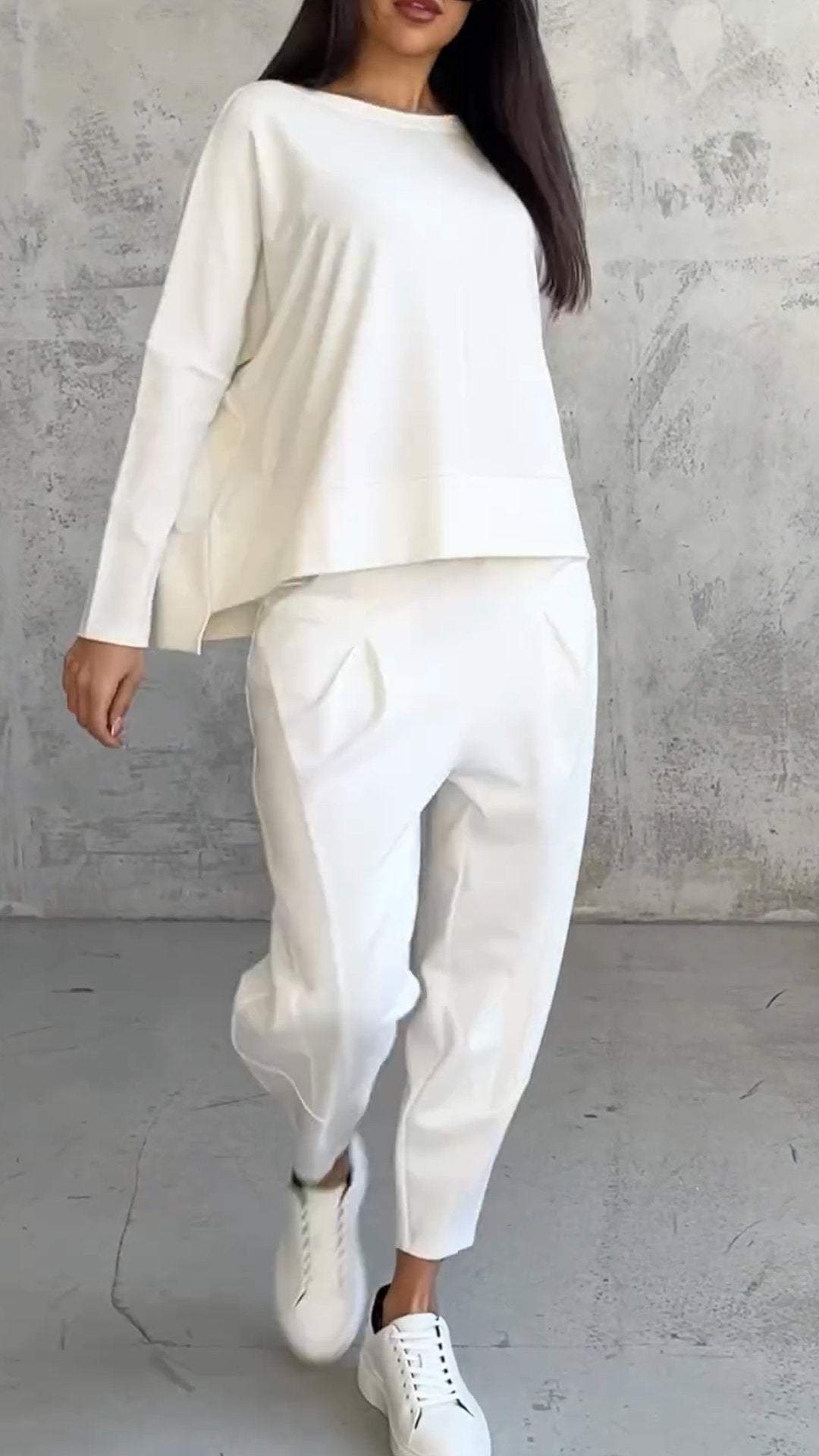 Two-Piece Leisure Suit with Round Neck and Long Sleeves