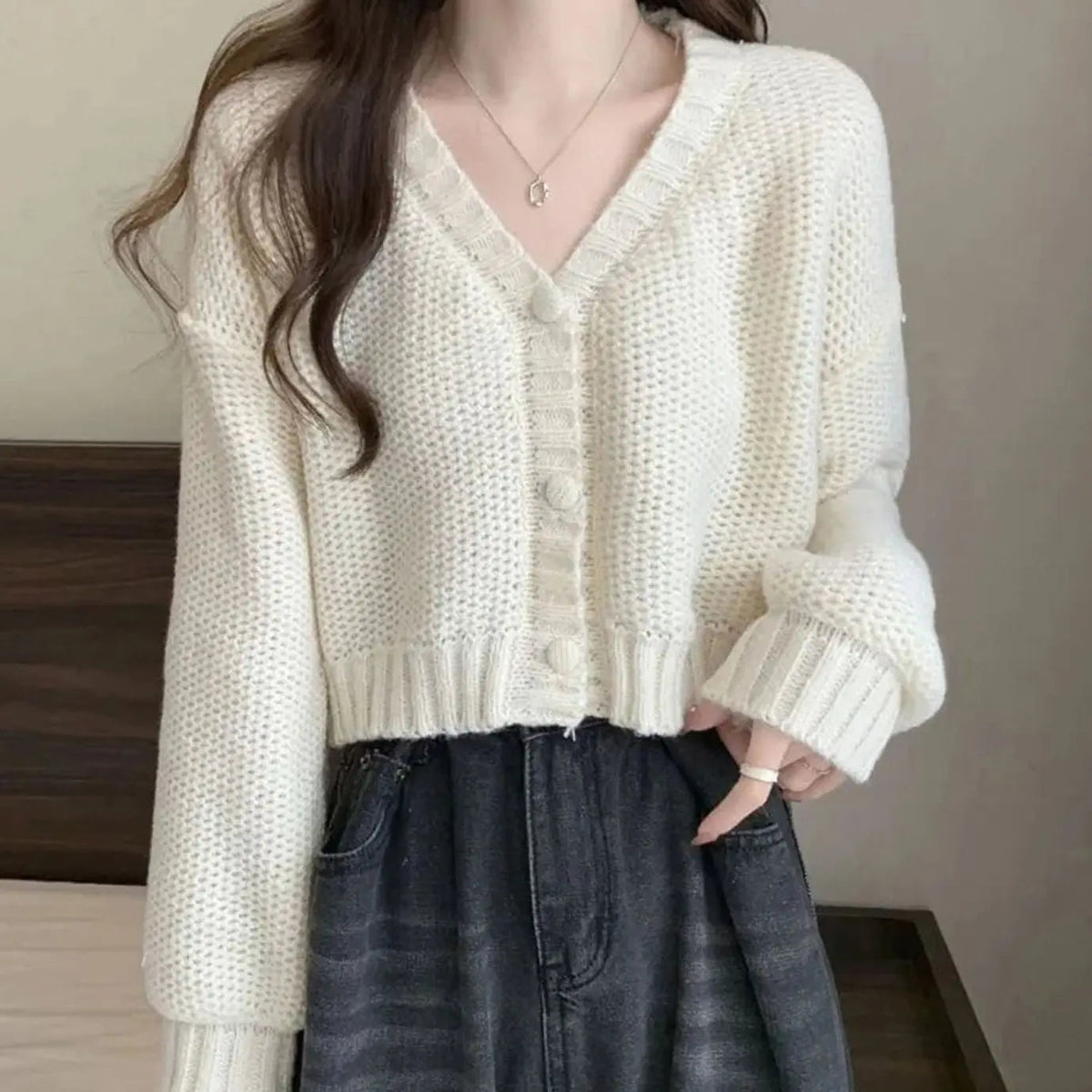 Women's Fitted Cropped V-Neck Knit Cardigan