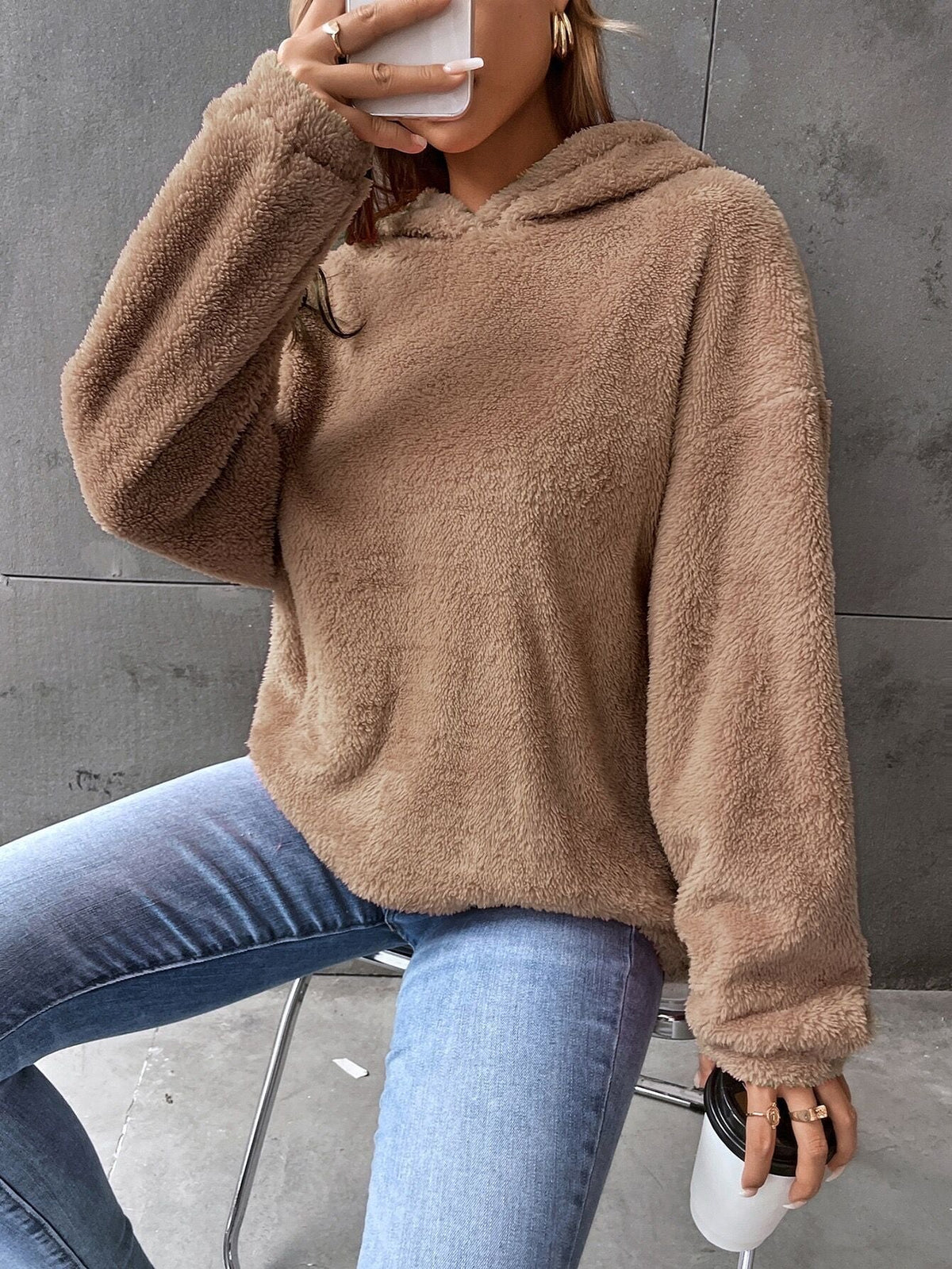 Women's Loose-Fit Short Pullover Hoodie with Long Sleeves