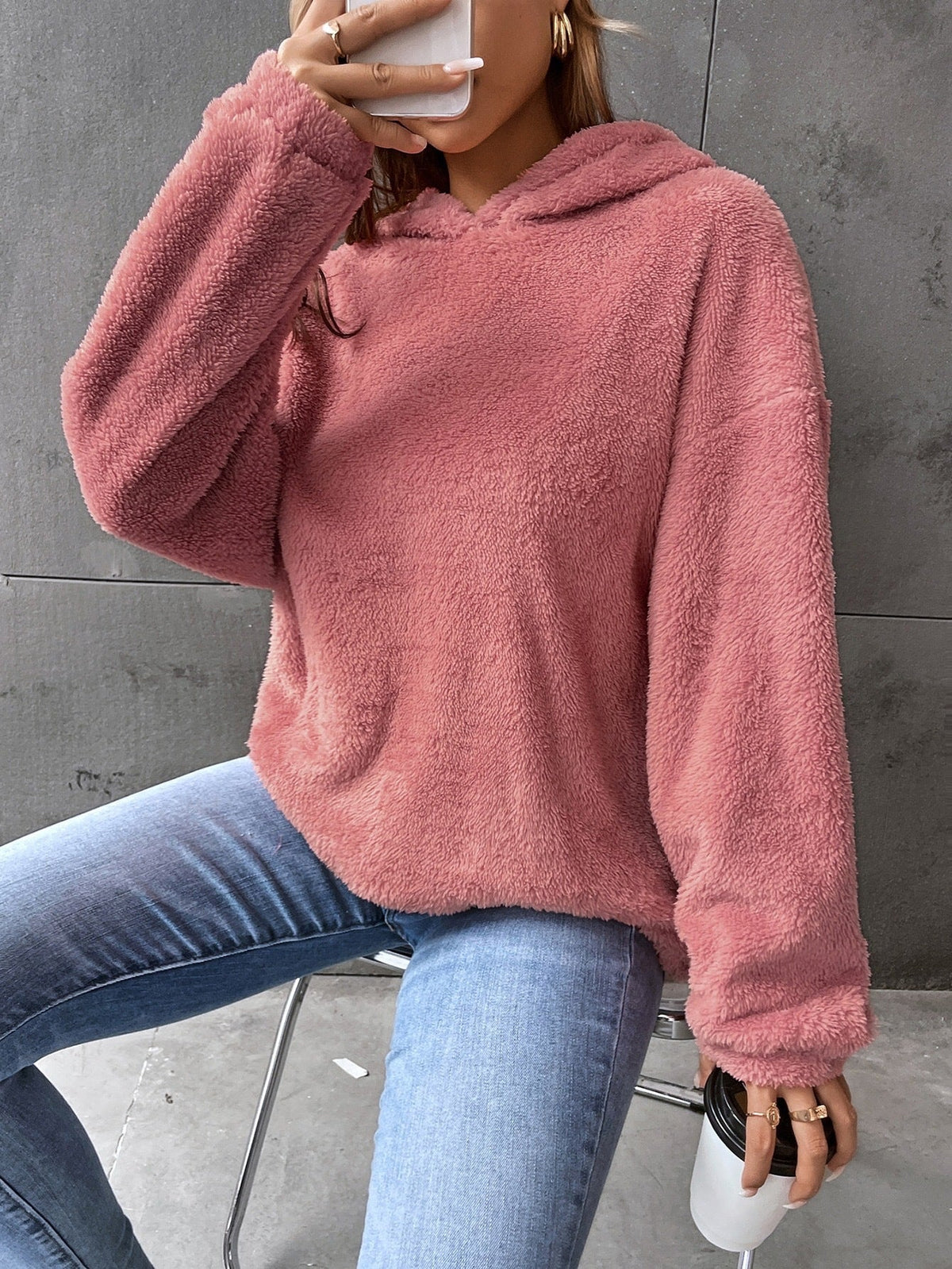 Women's Loose-Fit Short Pullover Hoodie with Long Sleeves