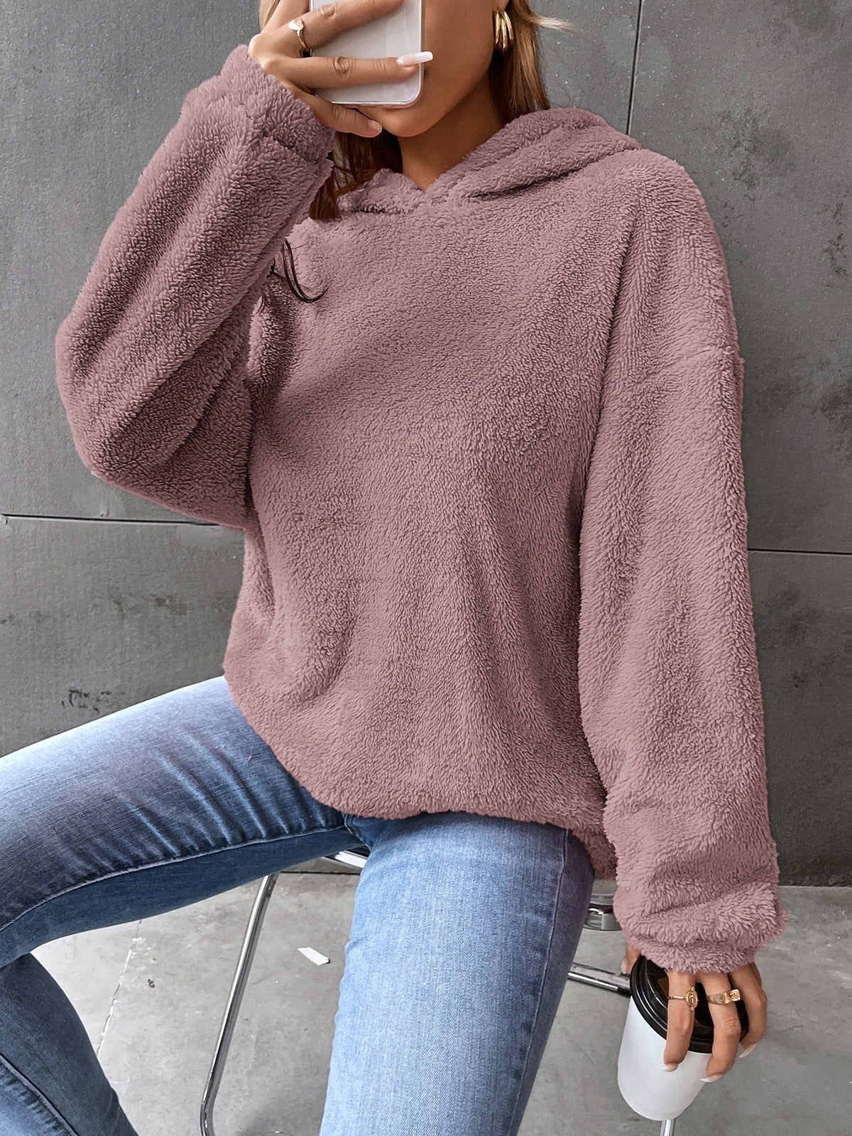 Women's Loose-Fit Short Pullover Hoodie with Long Sleeves