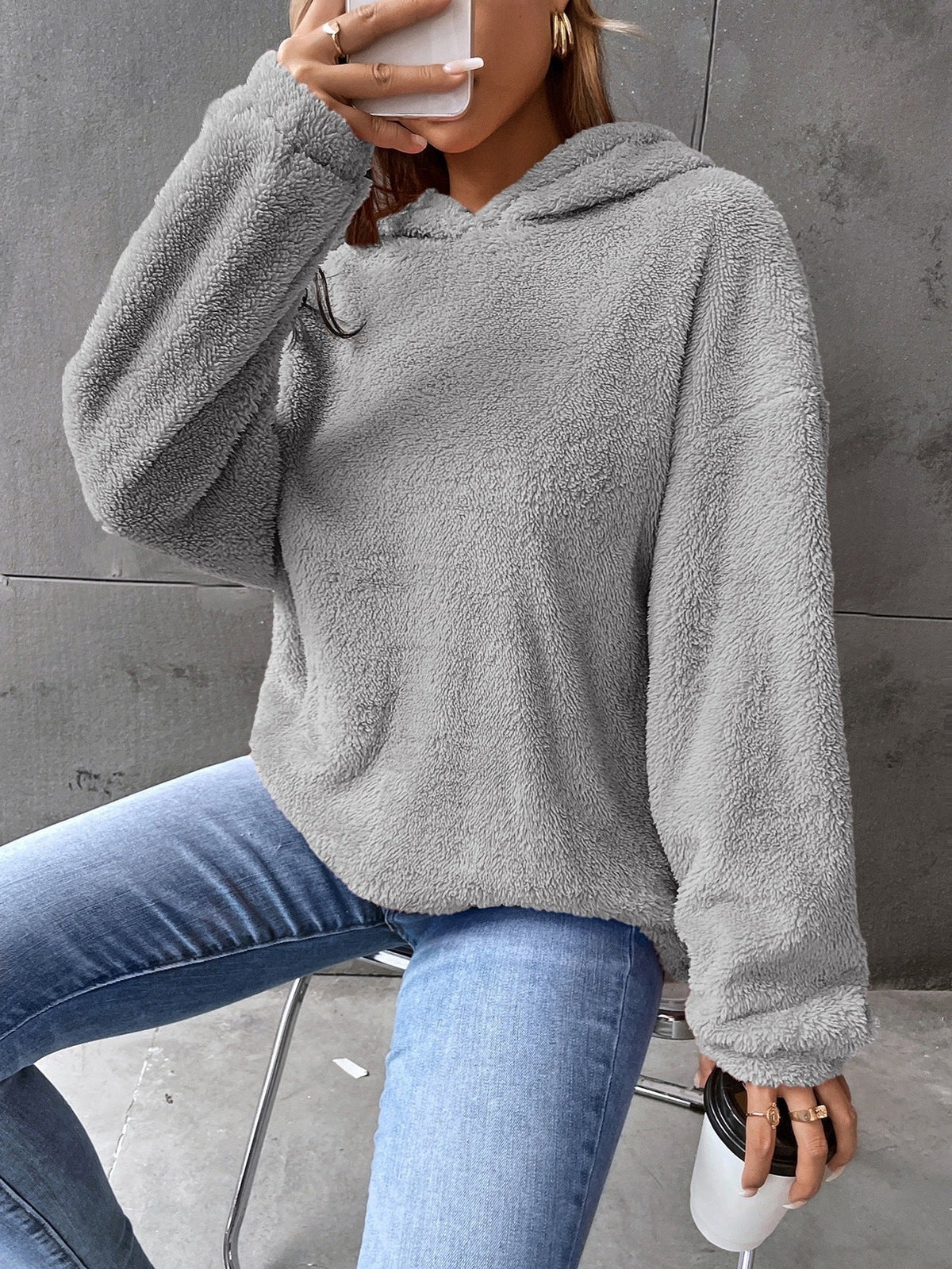 Women's Loose-Fit Short Pullover Hoodie with Long Sleeves