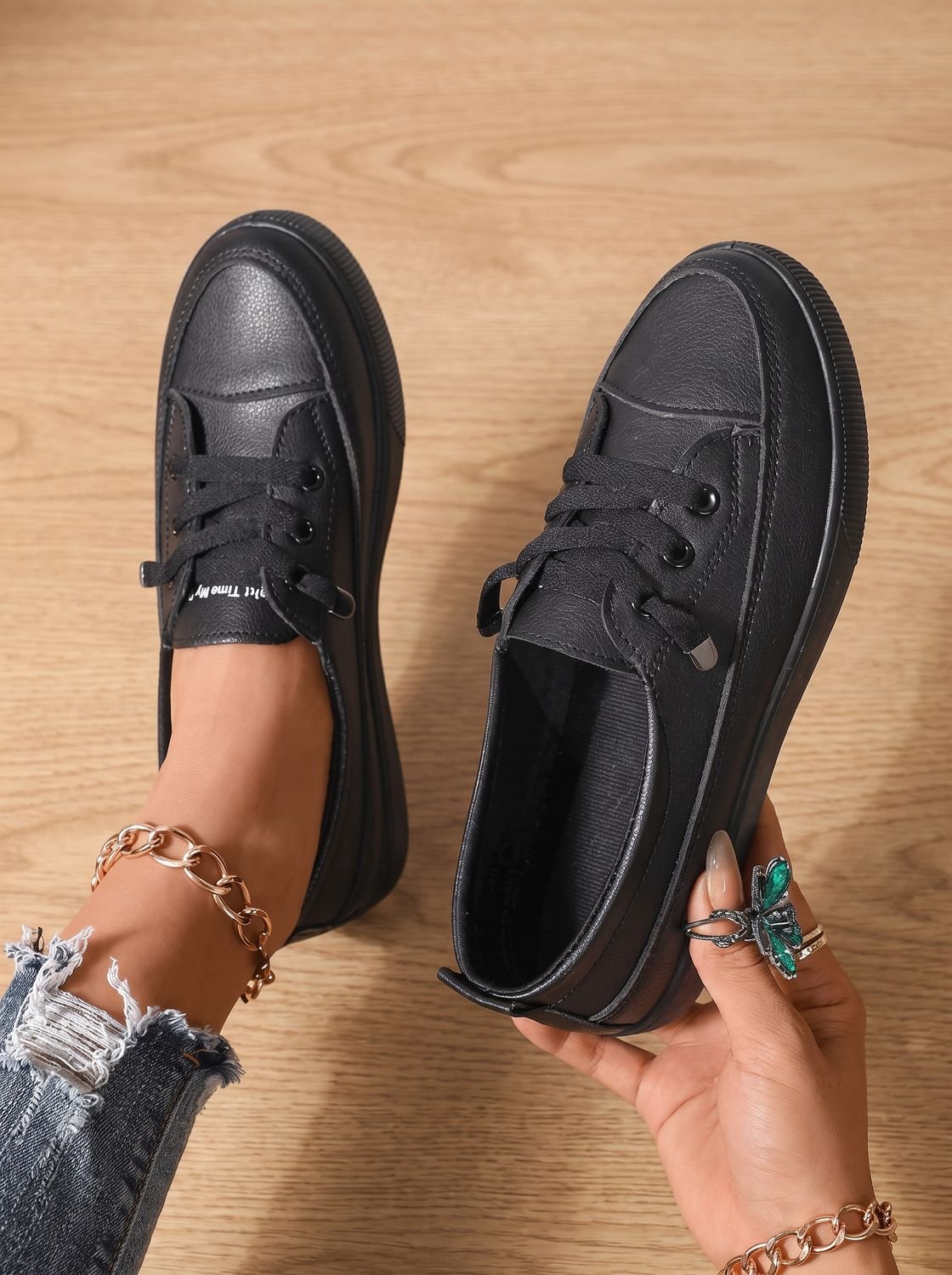 Women's Orthopedic Cushioned Lace-Up Low-Top Sneakers