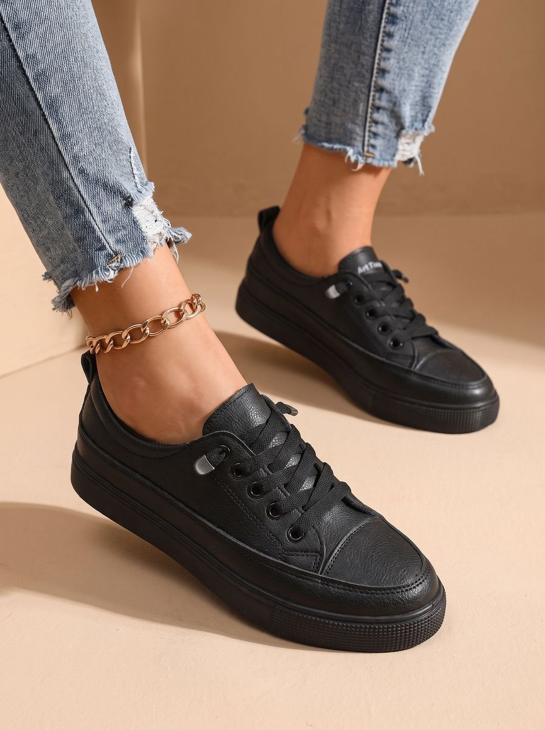 Women's Orthopedic Cushioned Lace-Up Low-Top Sneakers