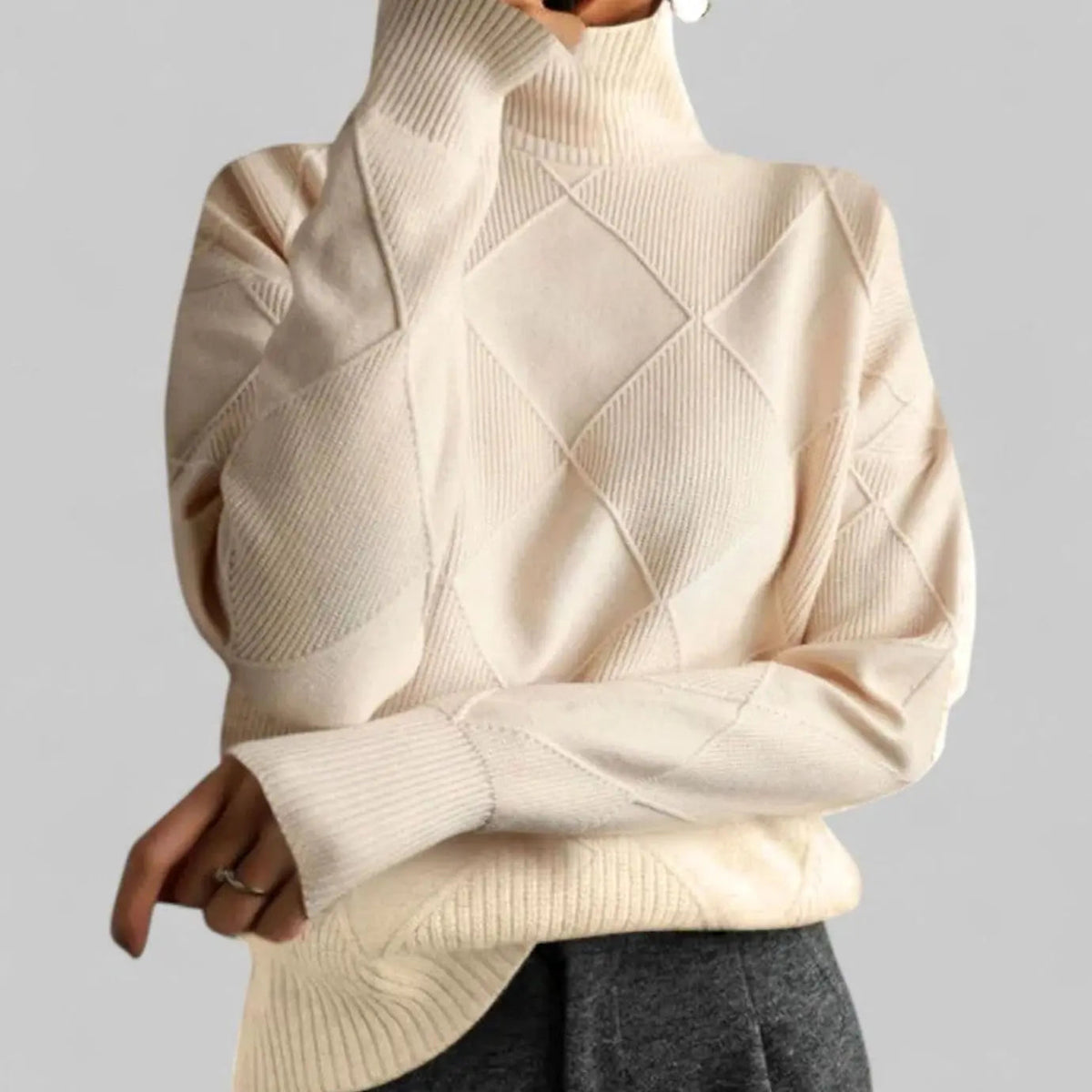 Women's Oversized Diamond-Knit Turtleneck Sweater