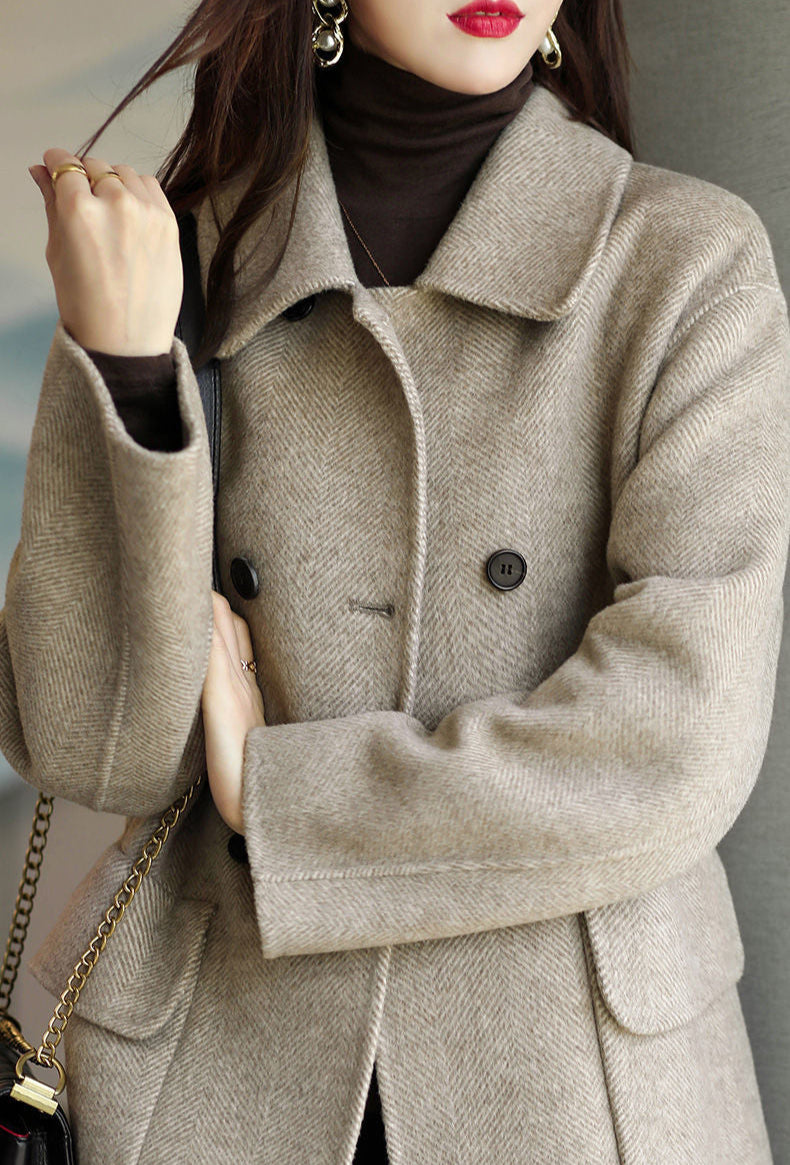 Women's Winter Coat: Warm & Elegant with Sophisticated Design