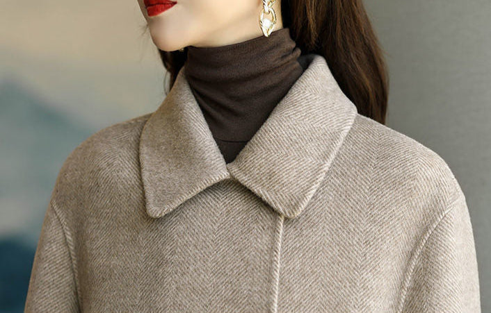 Women's Winter Coat: Warm & Elegant with Sophisticated Design